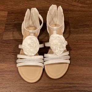 White Flower Dress sandals